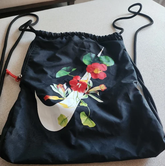 Nike floral bag - Picture 2 of 2